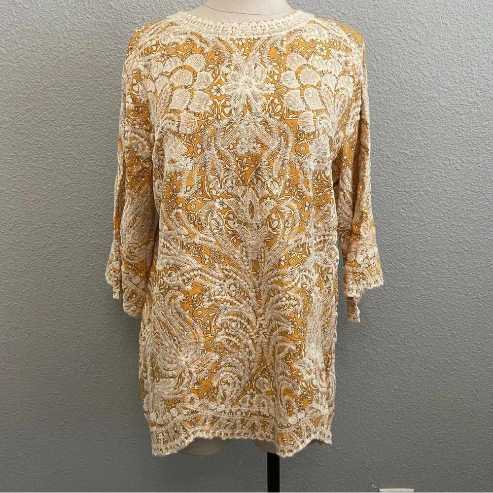 Solitaire Embroidered 3/4 Sleeve Top Size Medium